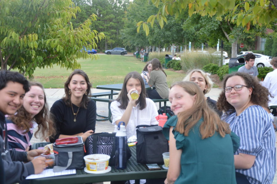 Students enjoy lunch in our outside Plaza.